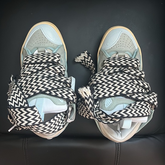 Sneakers - Picture 3 of 4